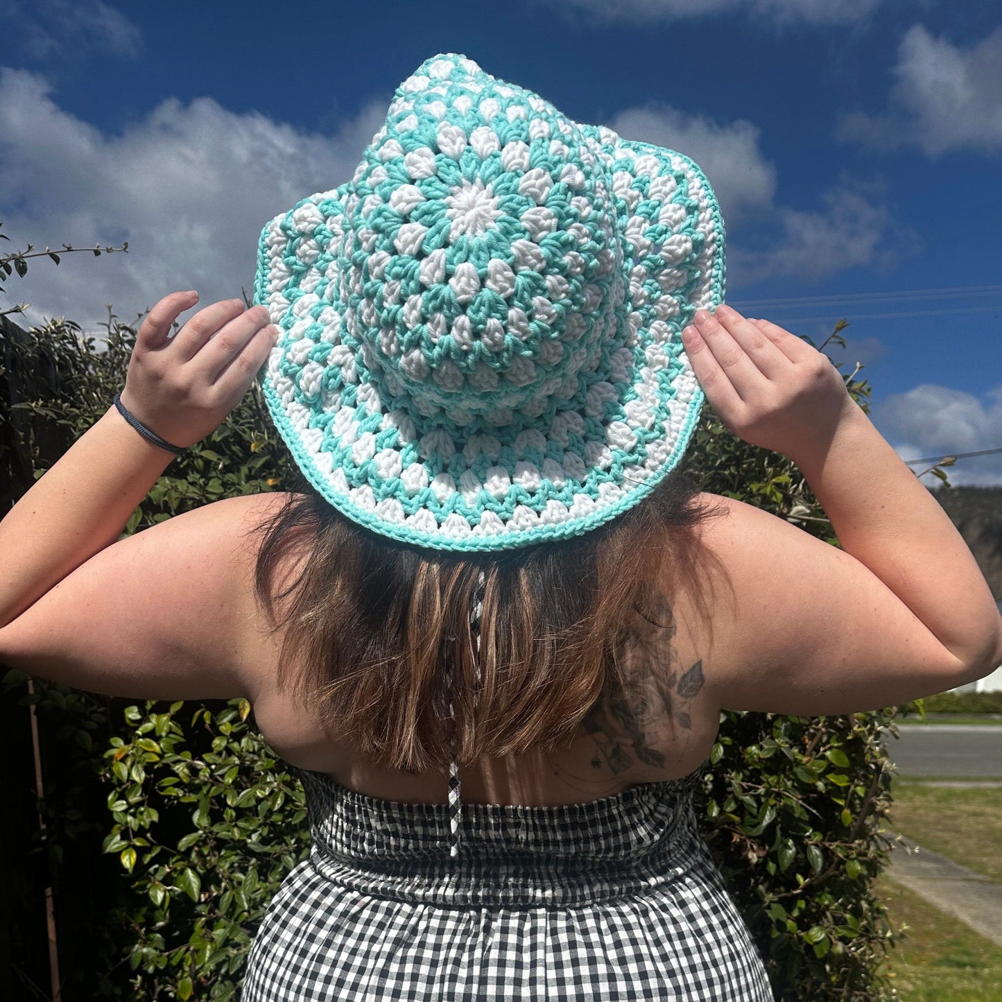 Adults broad brim bucket hat